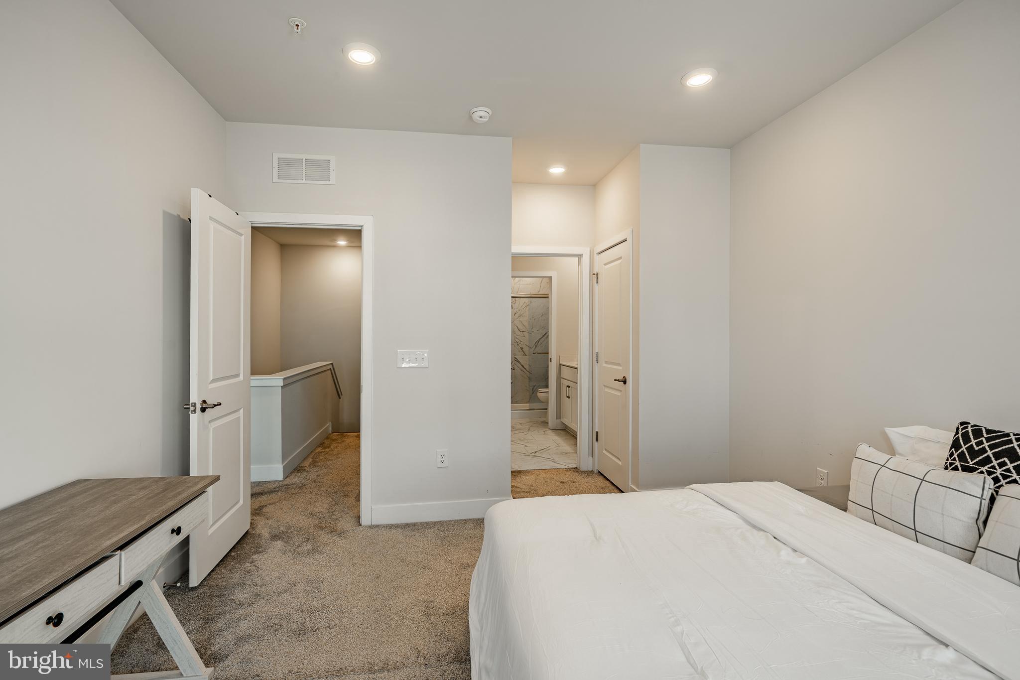 STEELPOINTE - Residential