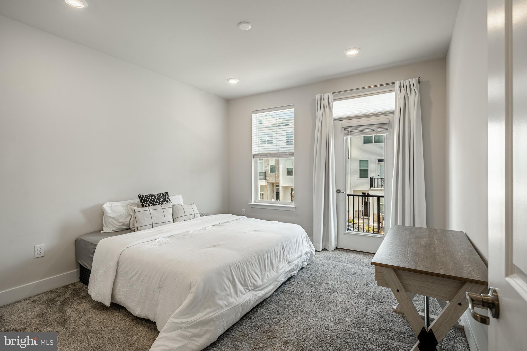 STEELPOINTE - Residential