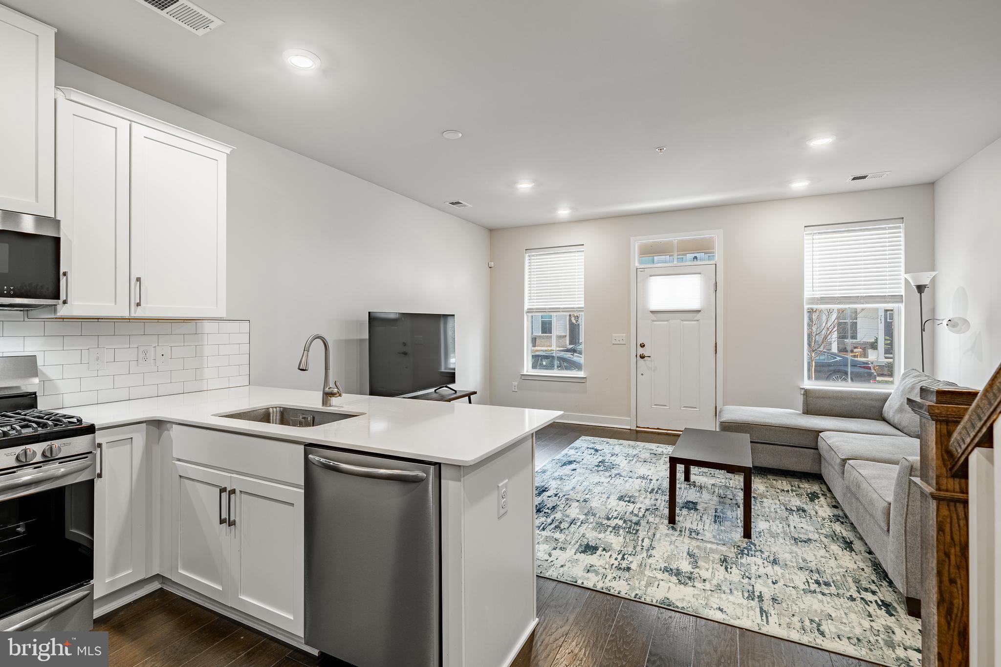 STEELPOINTE - Residential