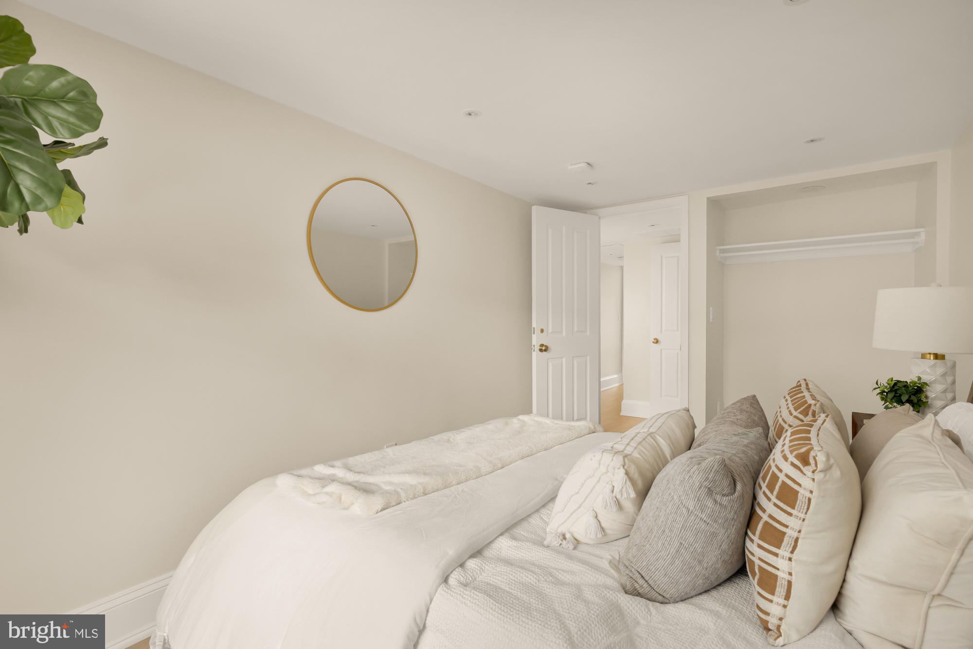 OLD TOWN ALEXANDRIA - Residential