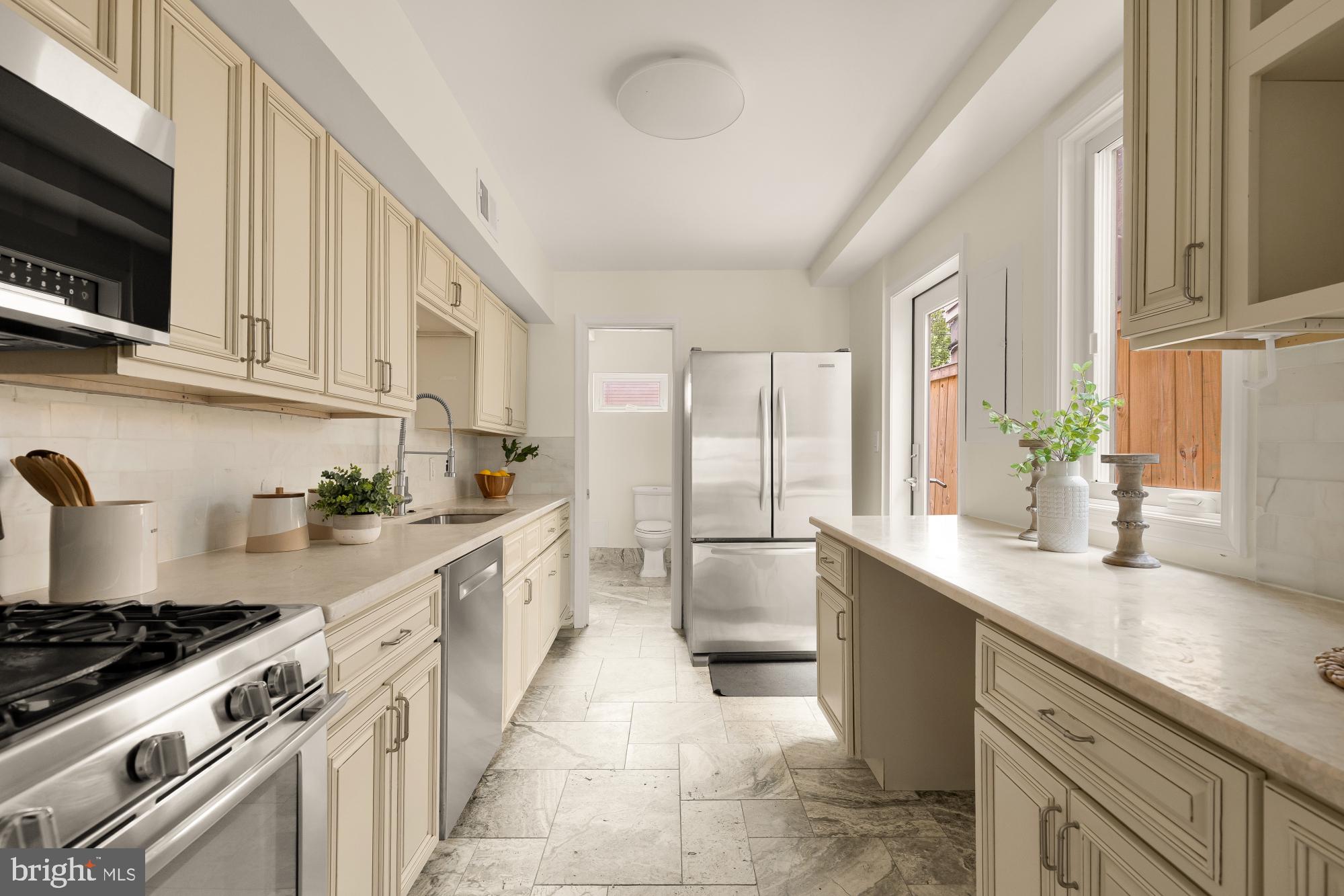 OLD TOWN ALEXANDRIA - Residential