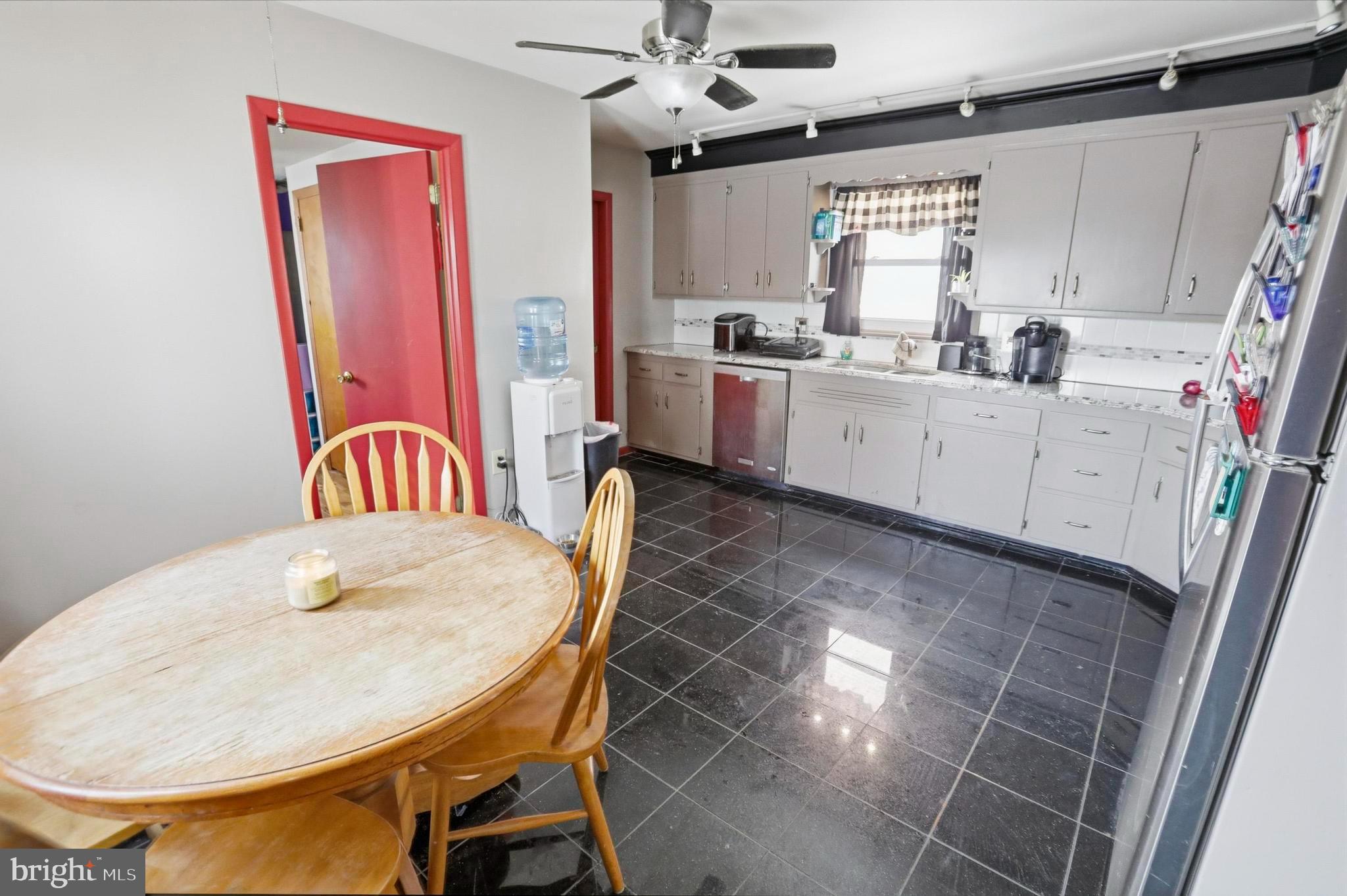 1212 E PHILADELPHIA AVENUE