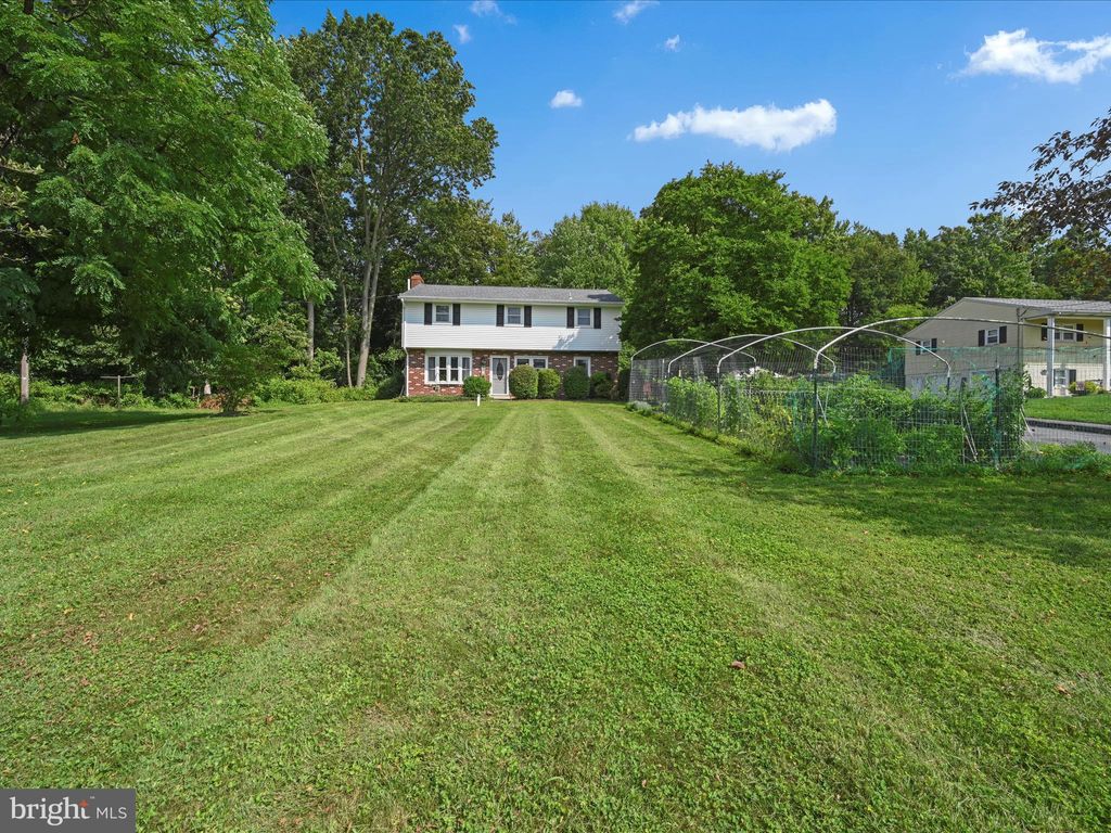 Photo of 427 ABERDEEN RD, ELIZABETHTOWN, PA 17022 (MLS # PALA2039428)