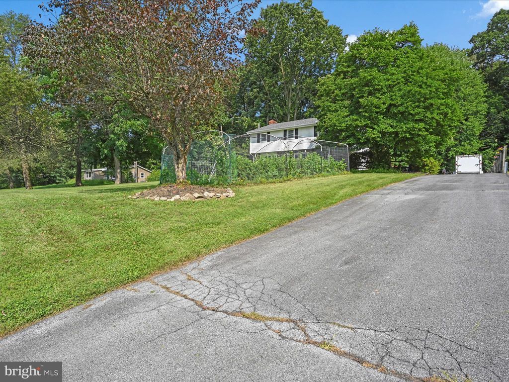 Photo of 427 ABERDEEN RD, ELIZABETHTOWN, PA 17022 (MLS # PALA2039428)