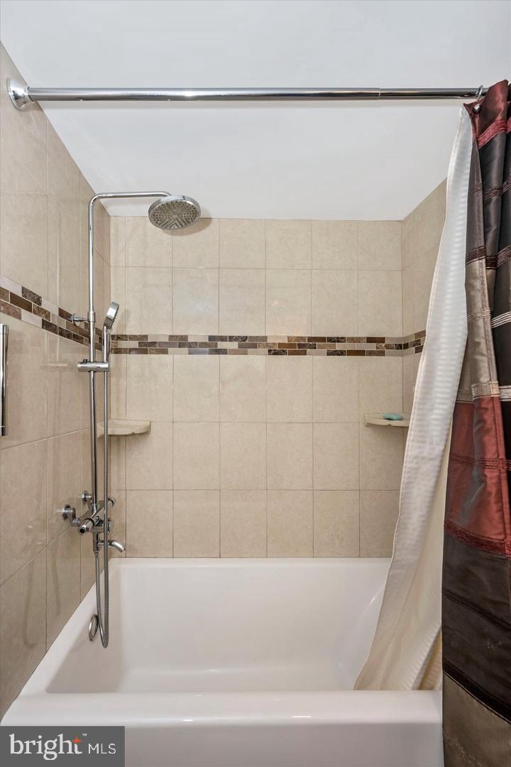 HYDE PARK - Residential