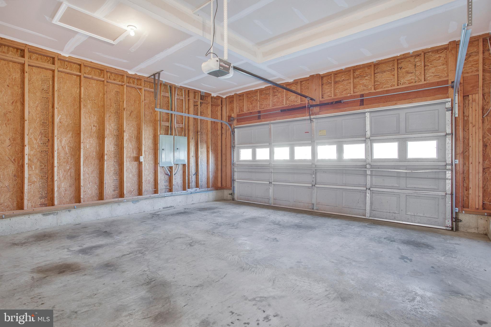 BROOKS KNOLLS - Residential