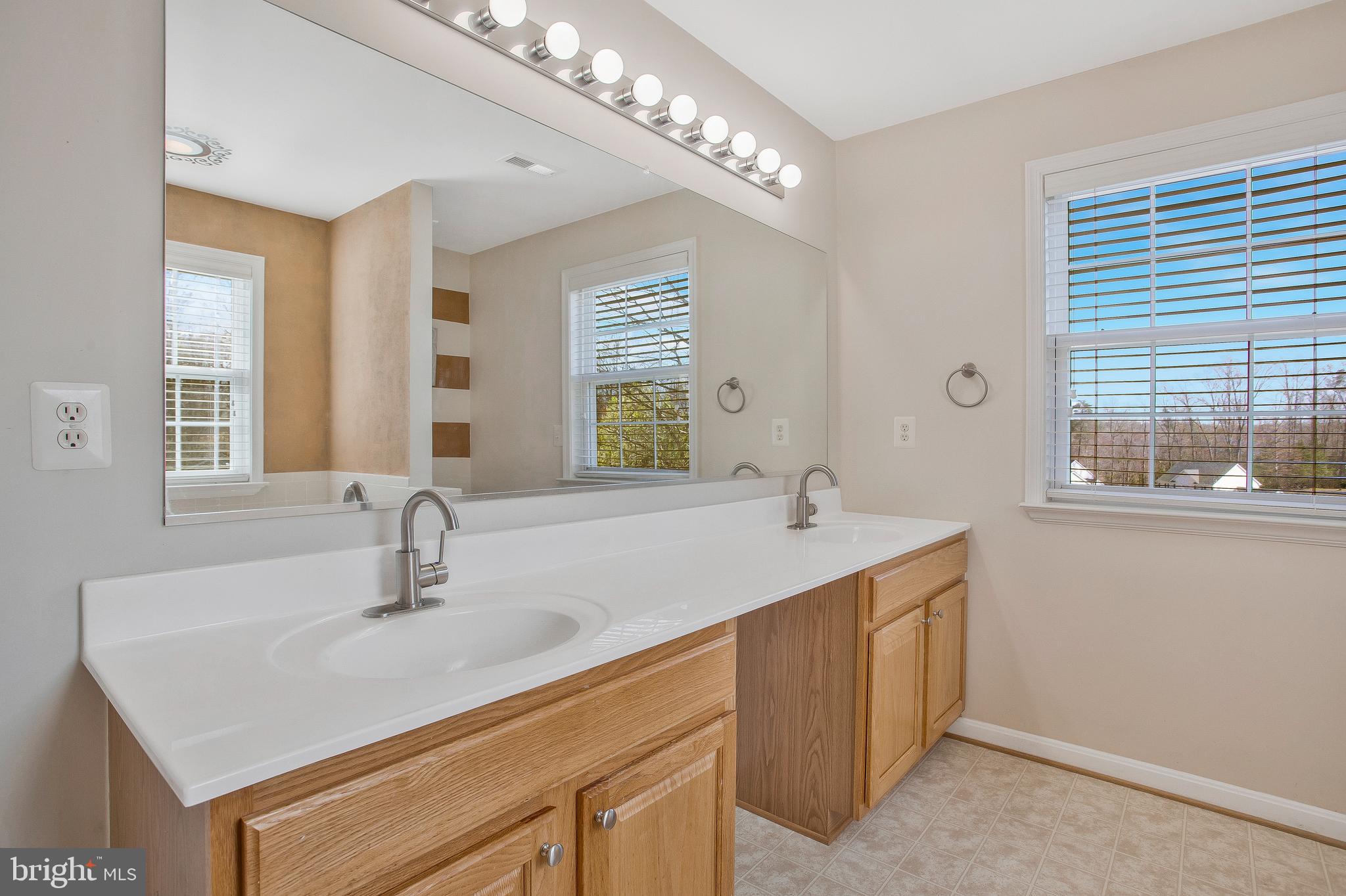 BROOKS KNOLLS - Residential