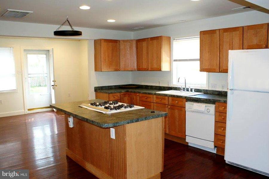 EASTPORT - Residential Lease