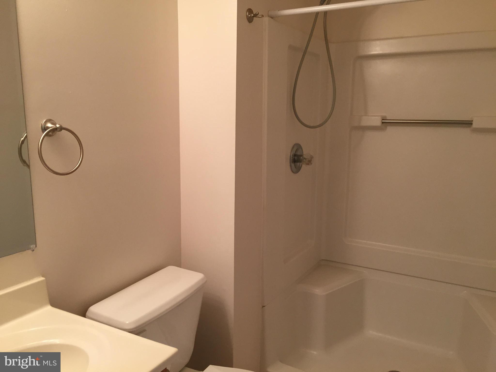 LAUREL GLEN - Residential Lease