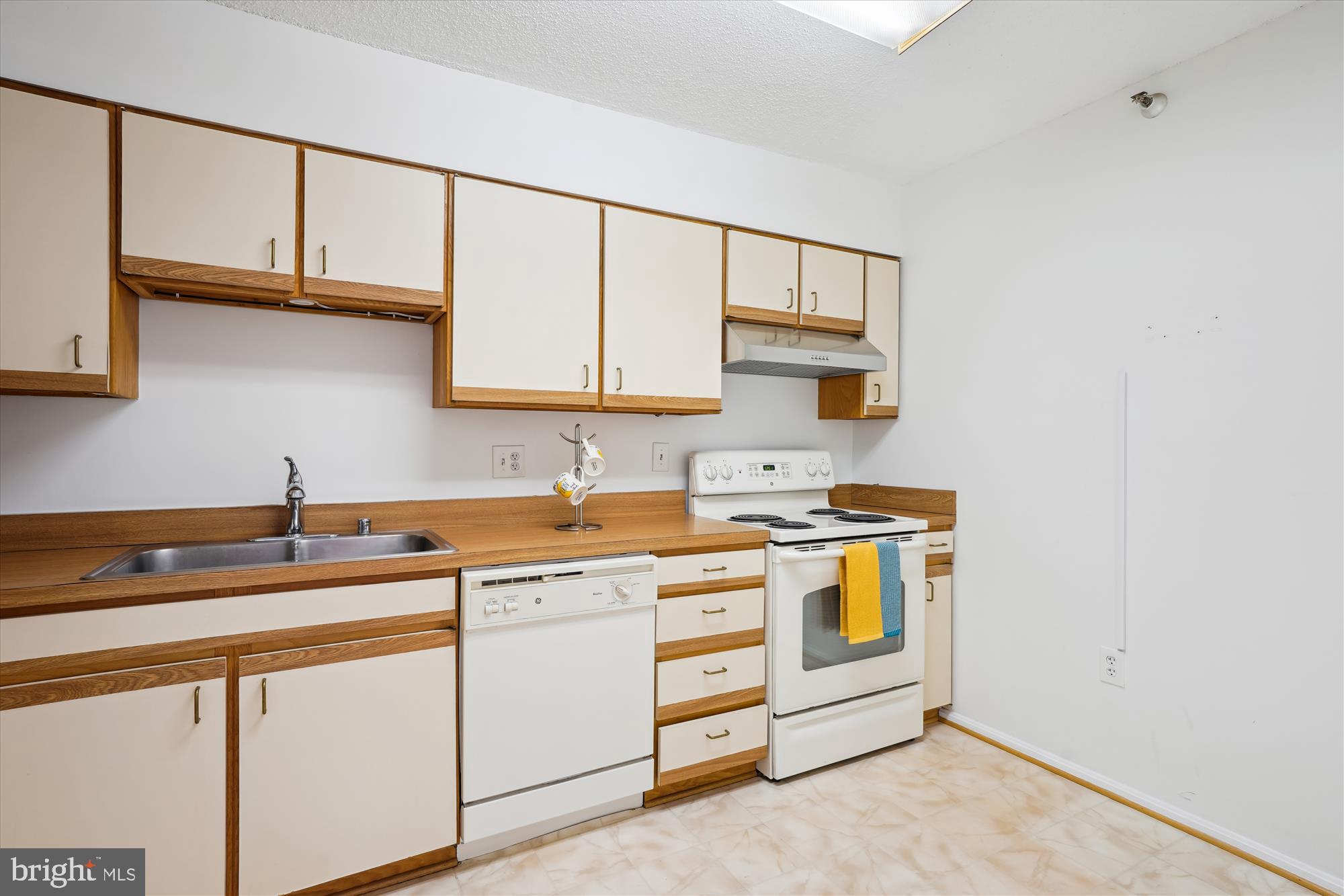 LEISURE WORLD - Residential