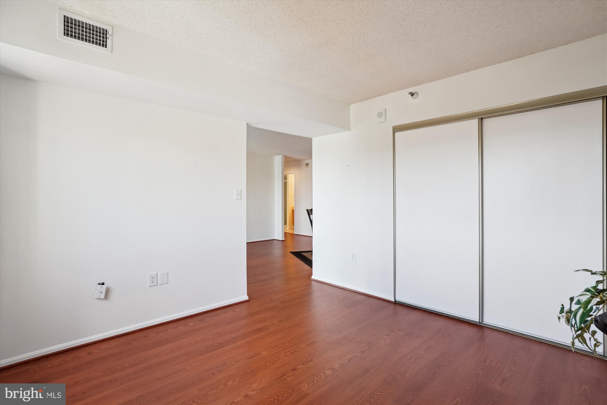 LEISURE WORLD - Residential