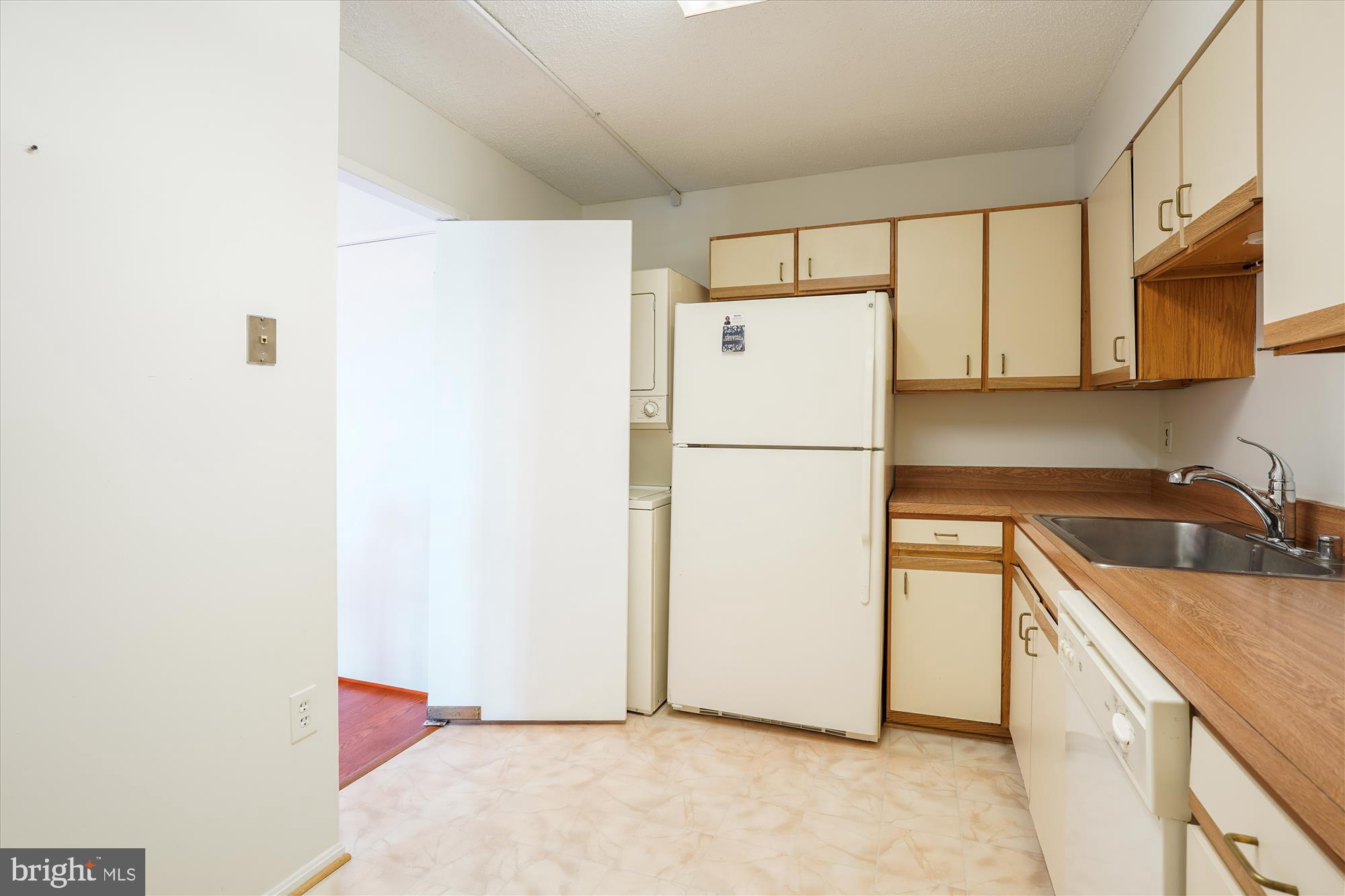 LEISURE WORLD - Residential