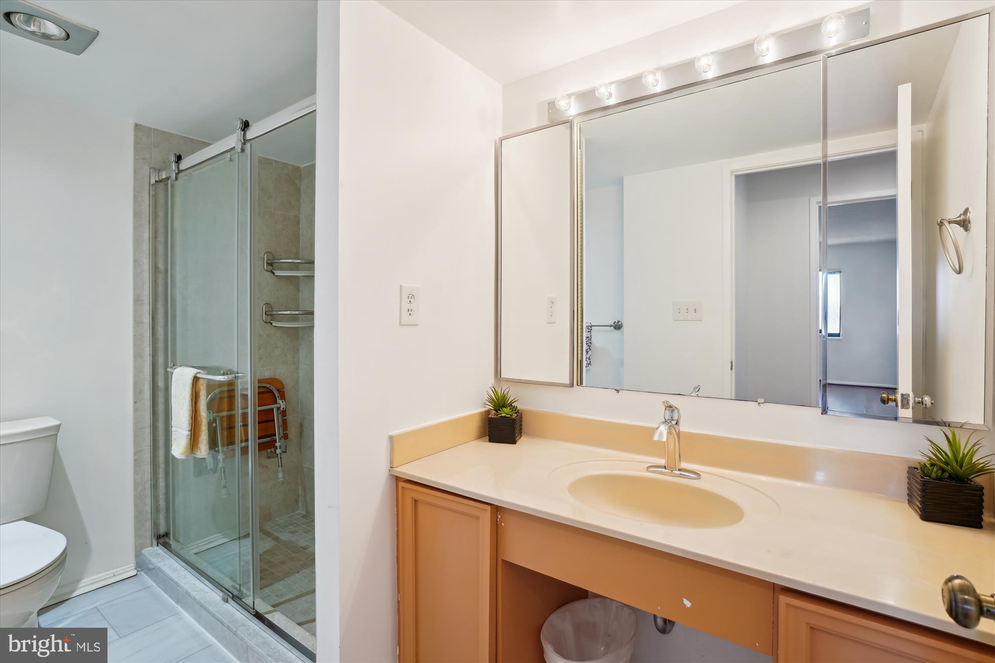 LEISURE WORLD - Residential