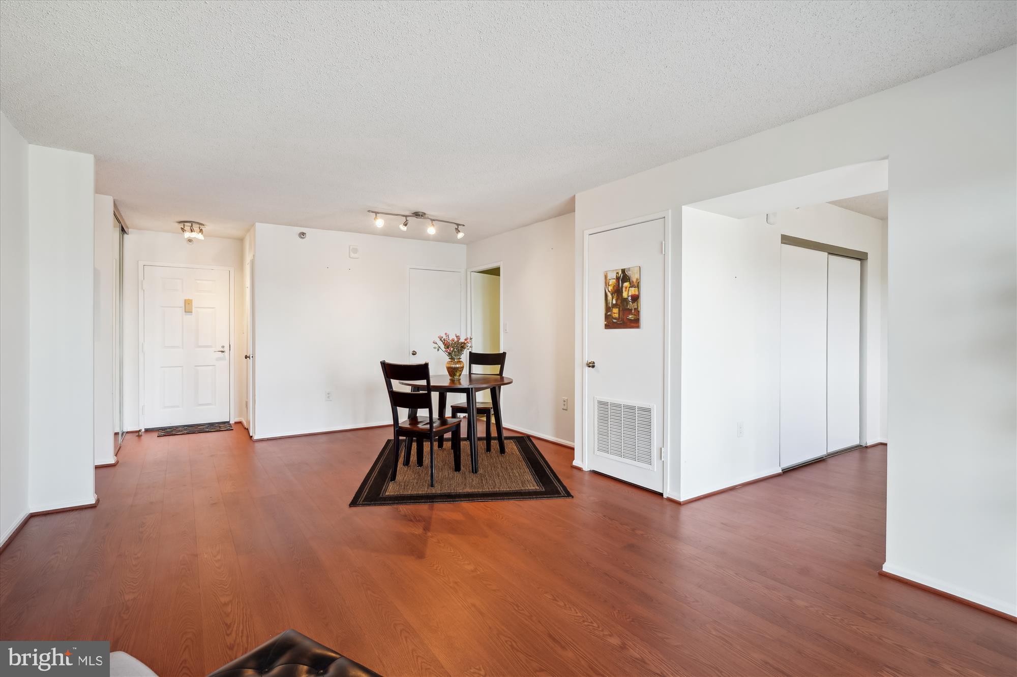 LEISURE WORLD - Residential