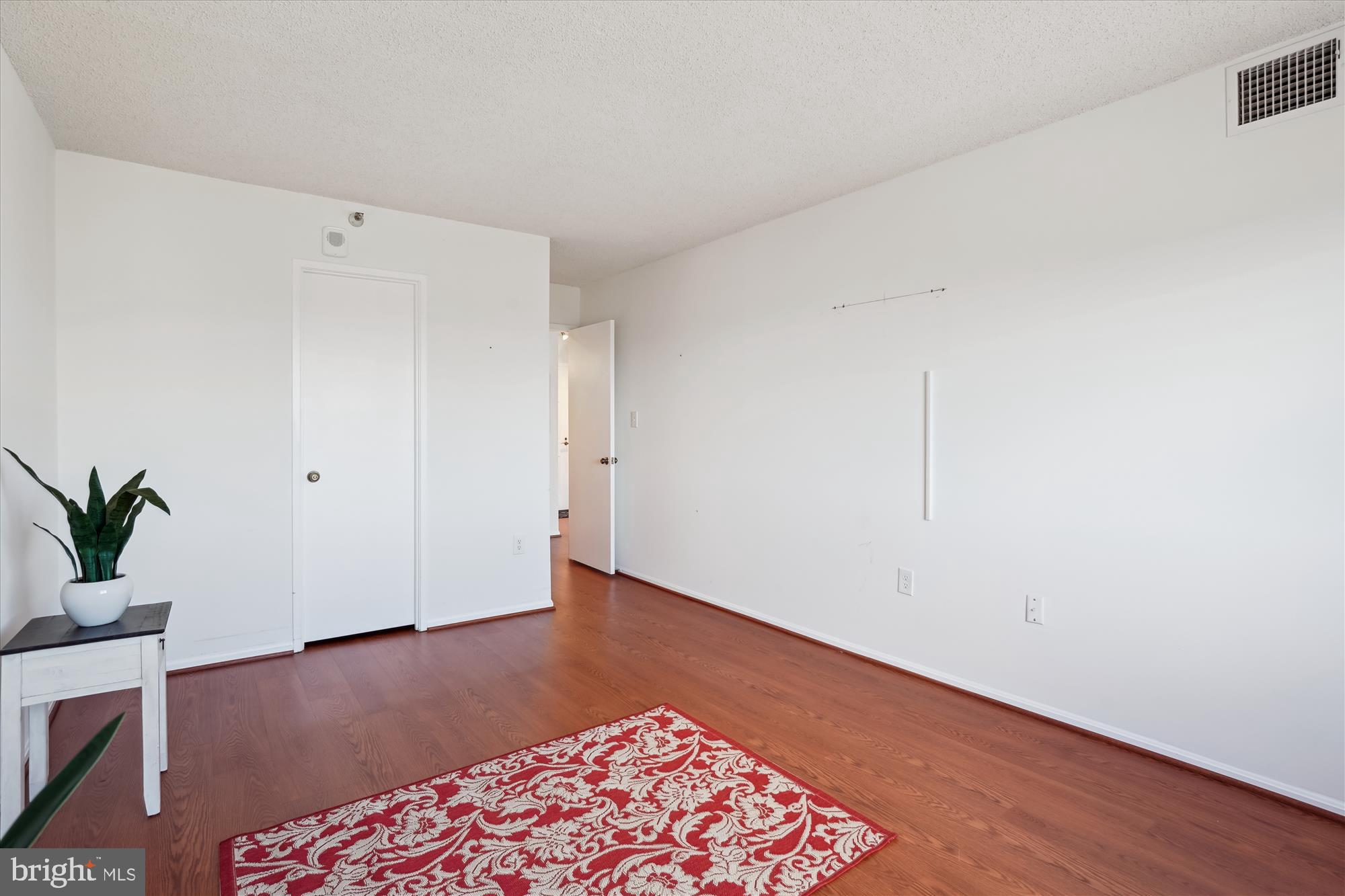 LEISURE WORLD - Residential