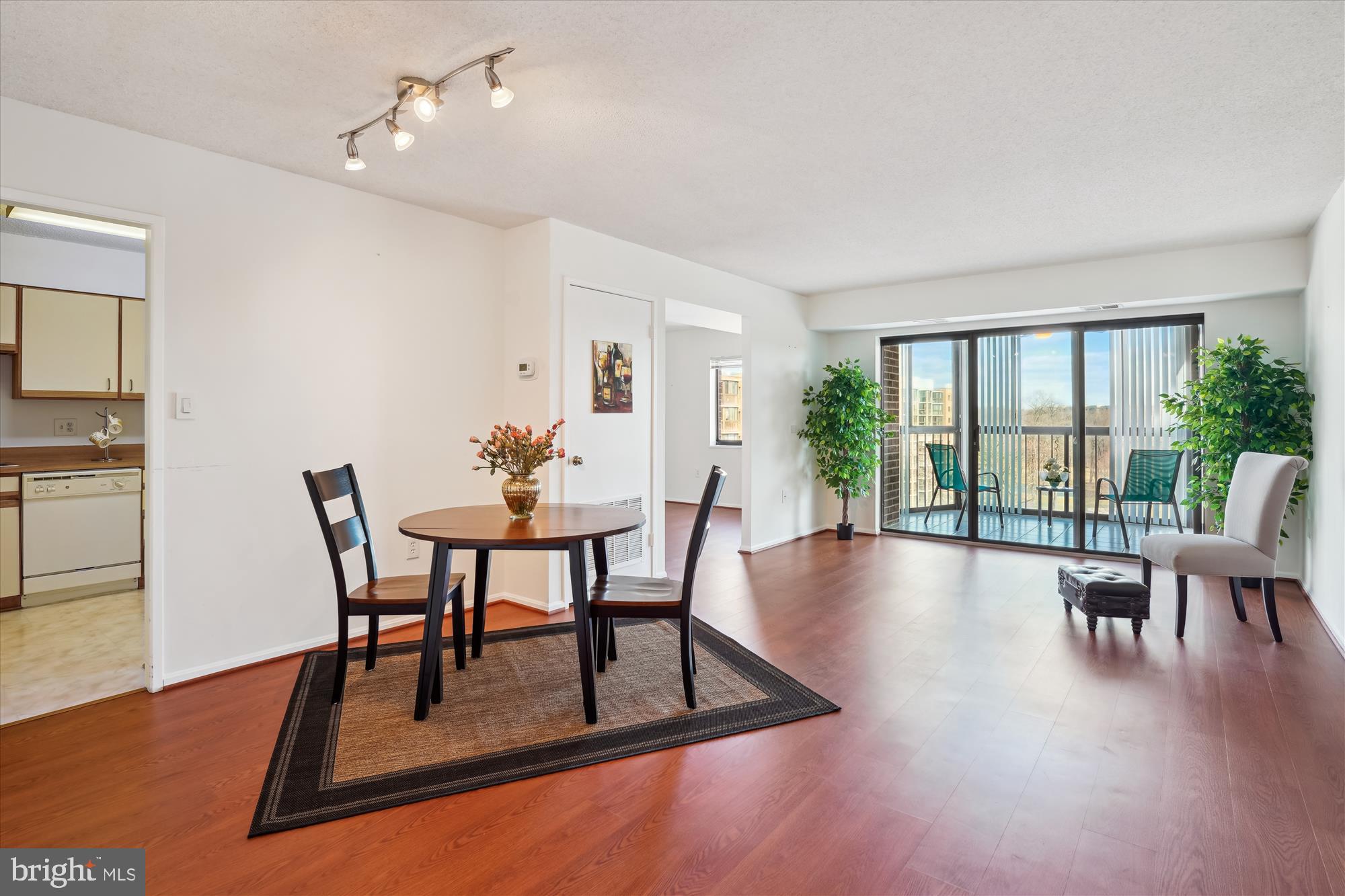 LEISURE WORLD - Residential