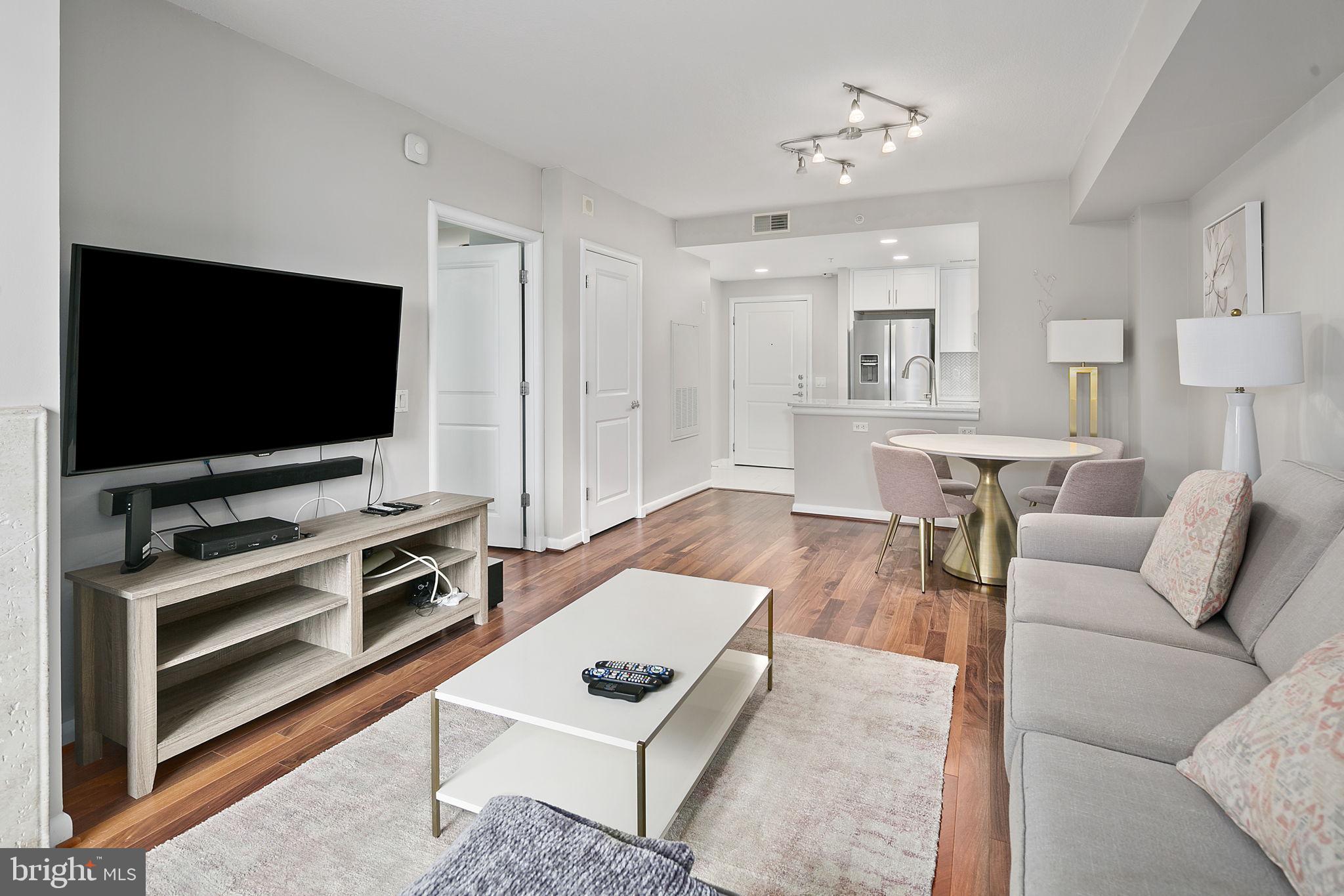 CLARENDON 1021 - Residential