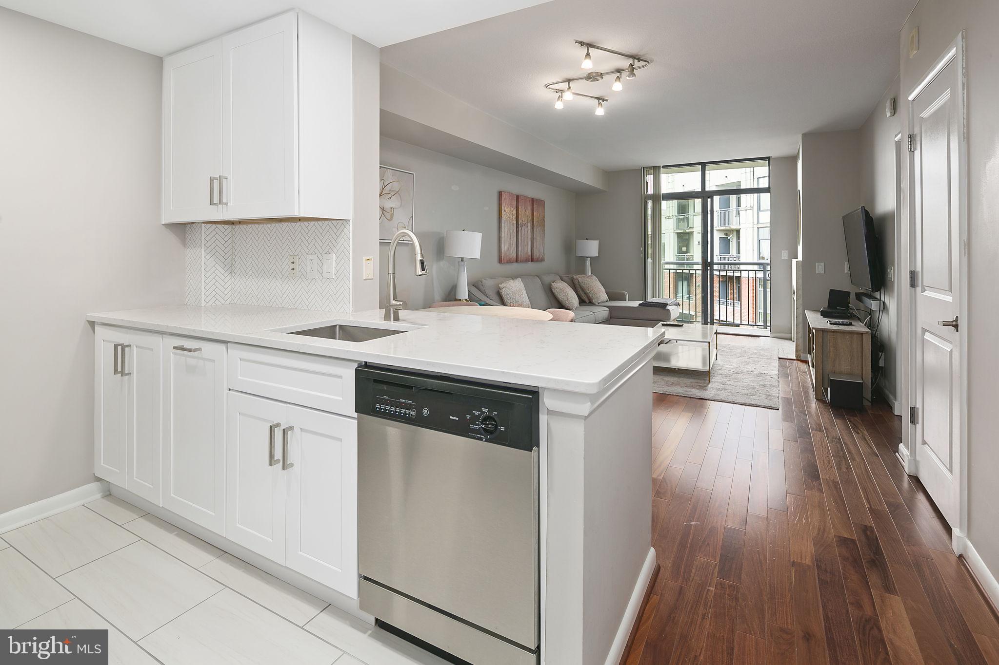 CLARENDON 1021 - Residential