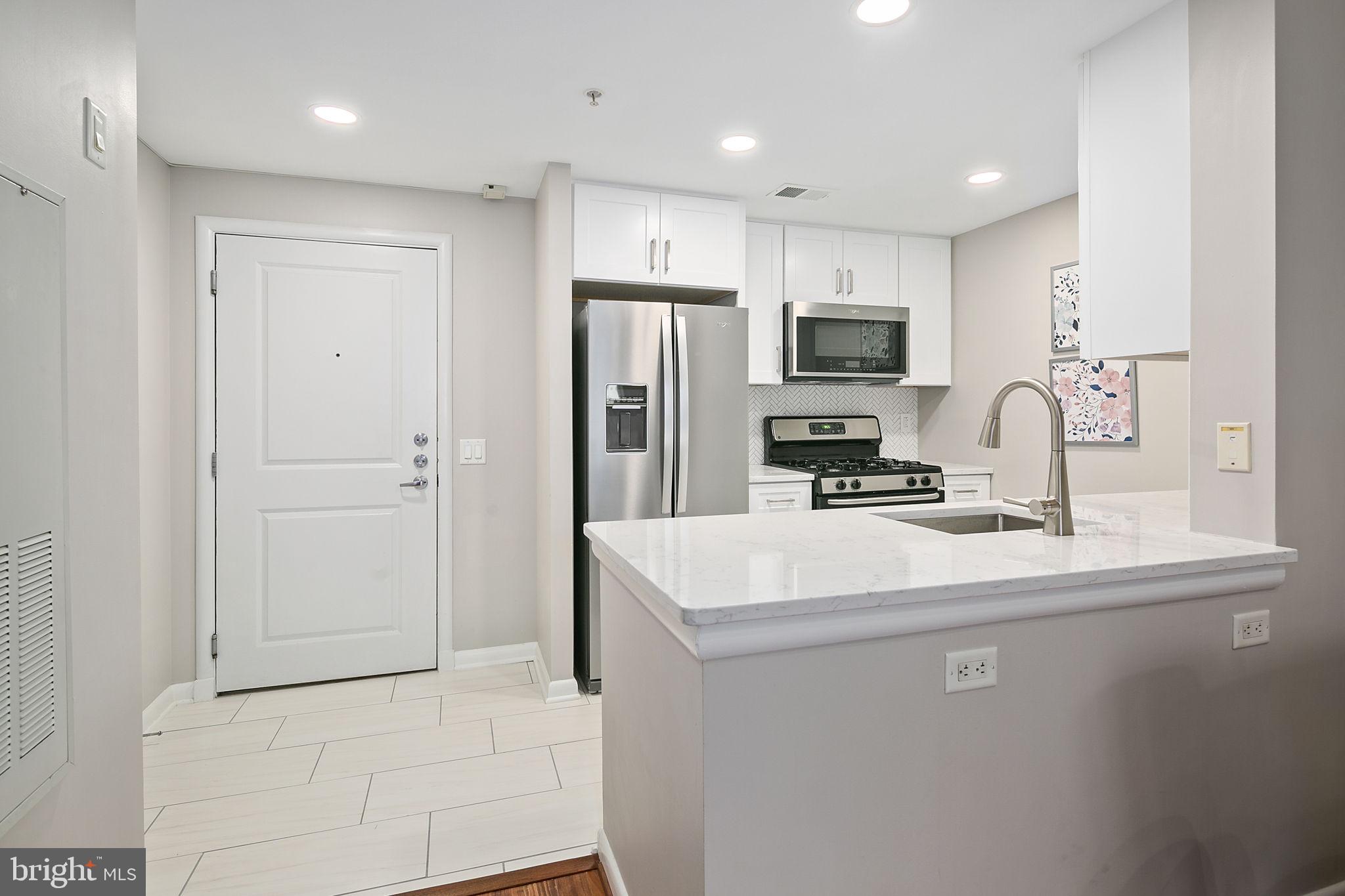 CLARENDON 1021 - Residential