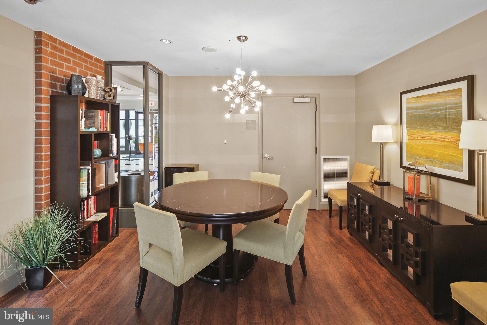 CLARENDON 1021 - Residential