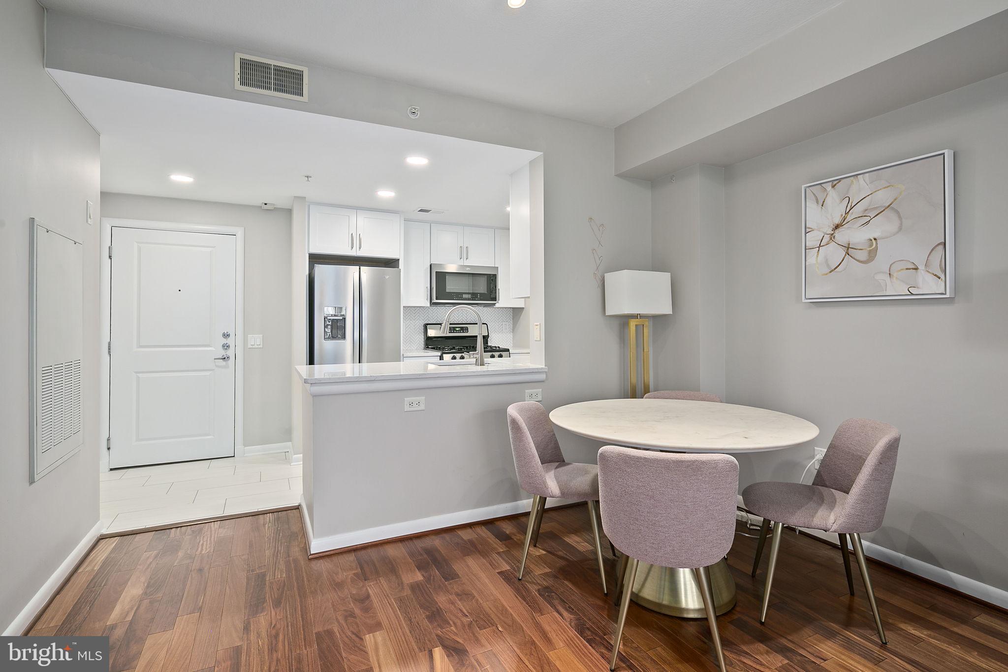 CLARENDON 1021 - Residential