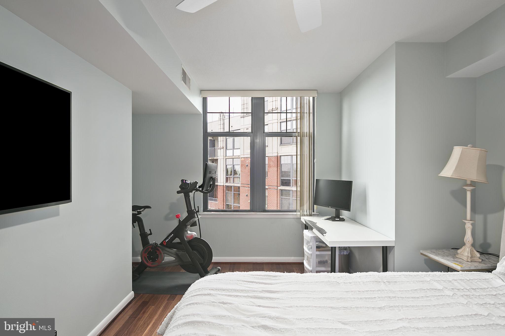 CLARENDON 1021 - Residential