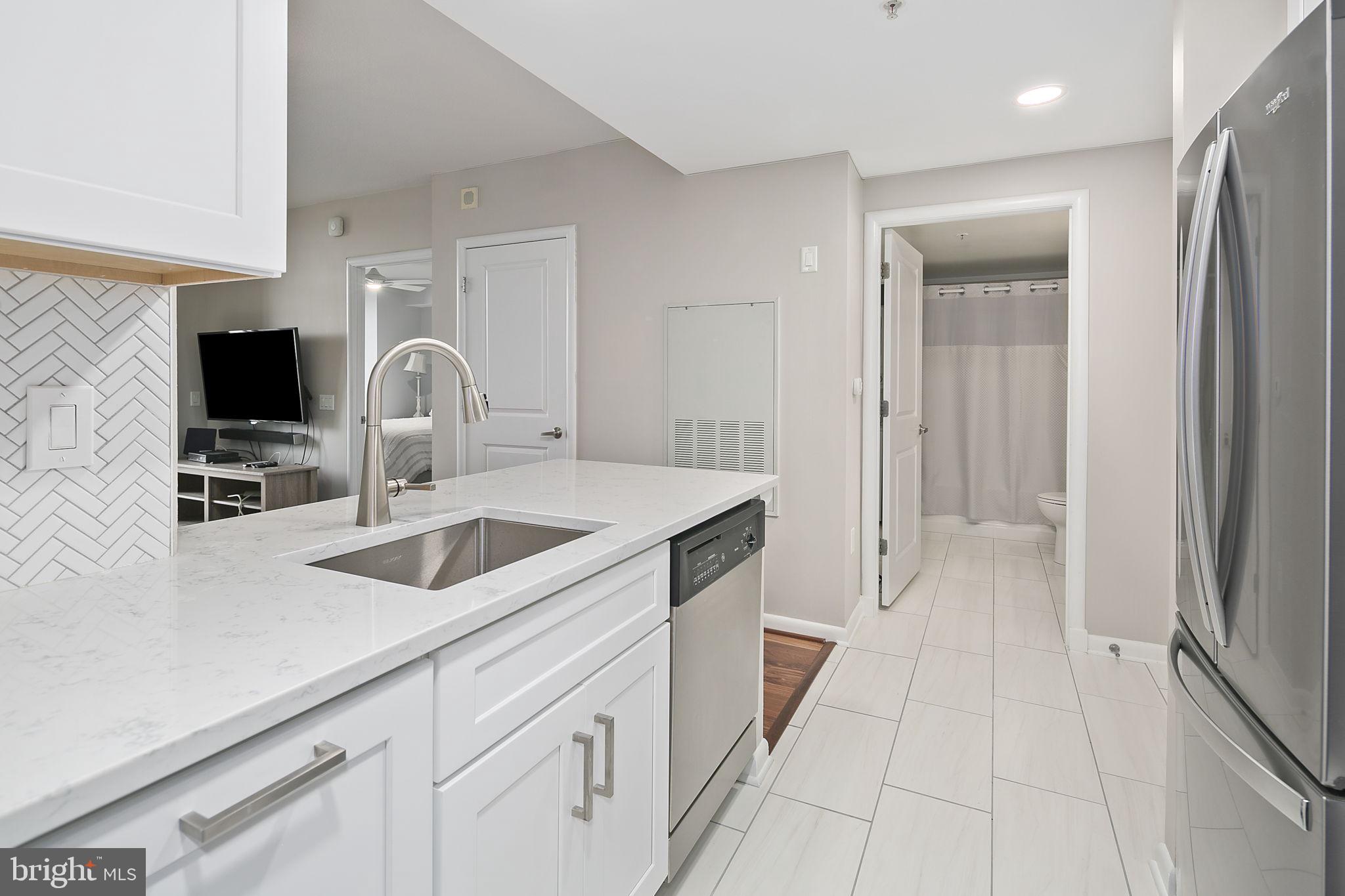 CLARENDON 1021 - Residential