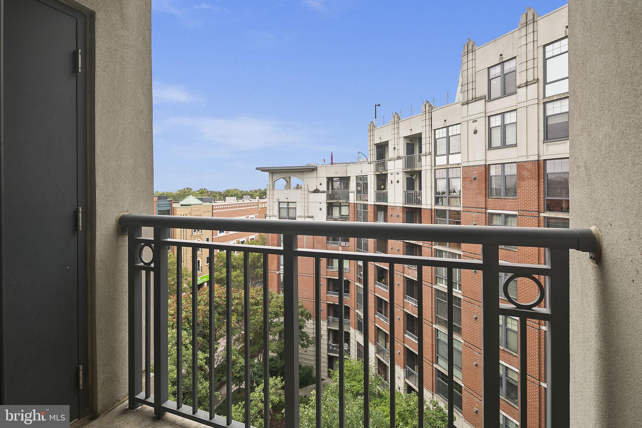 CLARENDON 1021 - Residential