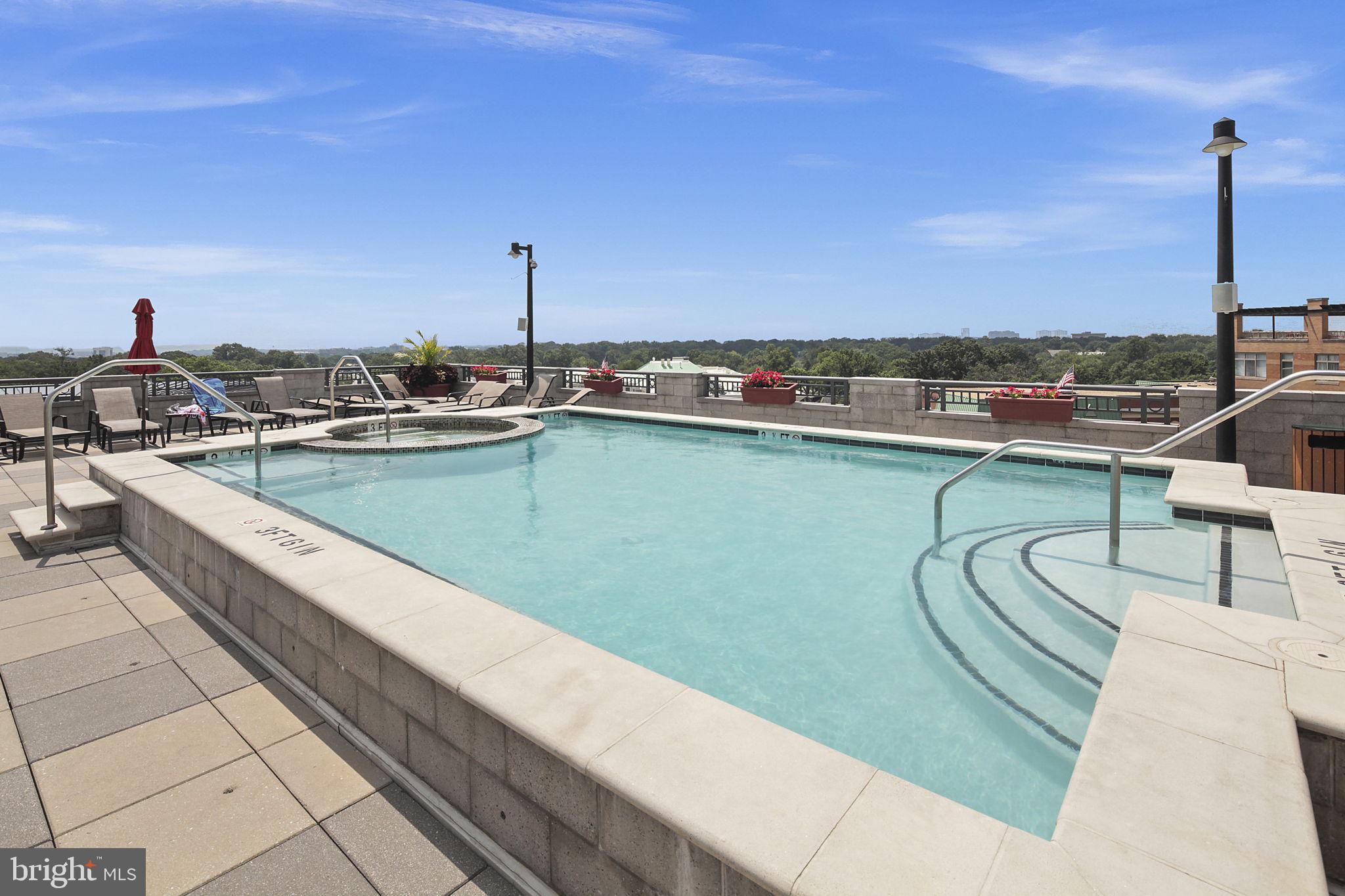 CLARENDON 1021 - Residential