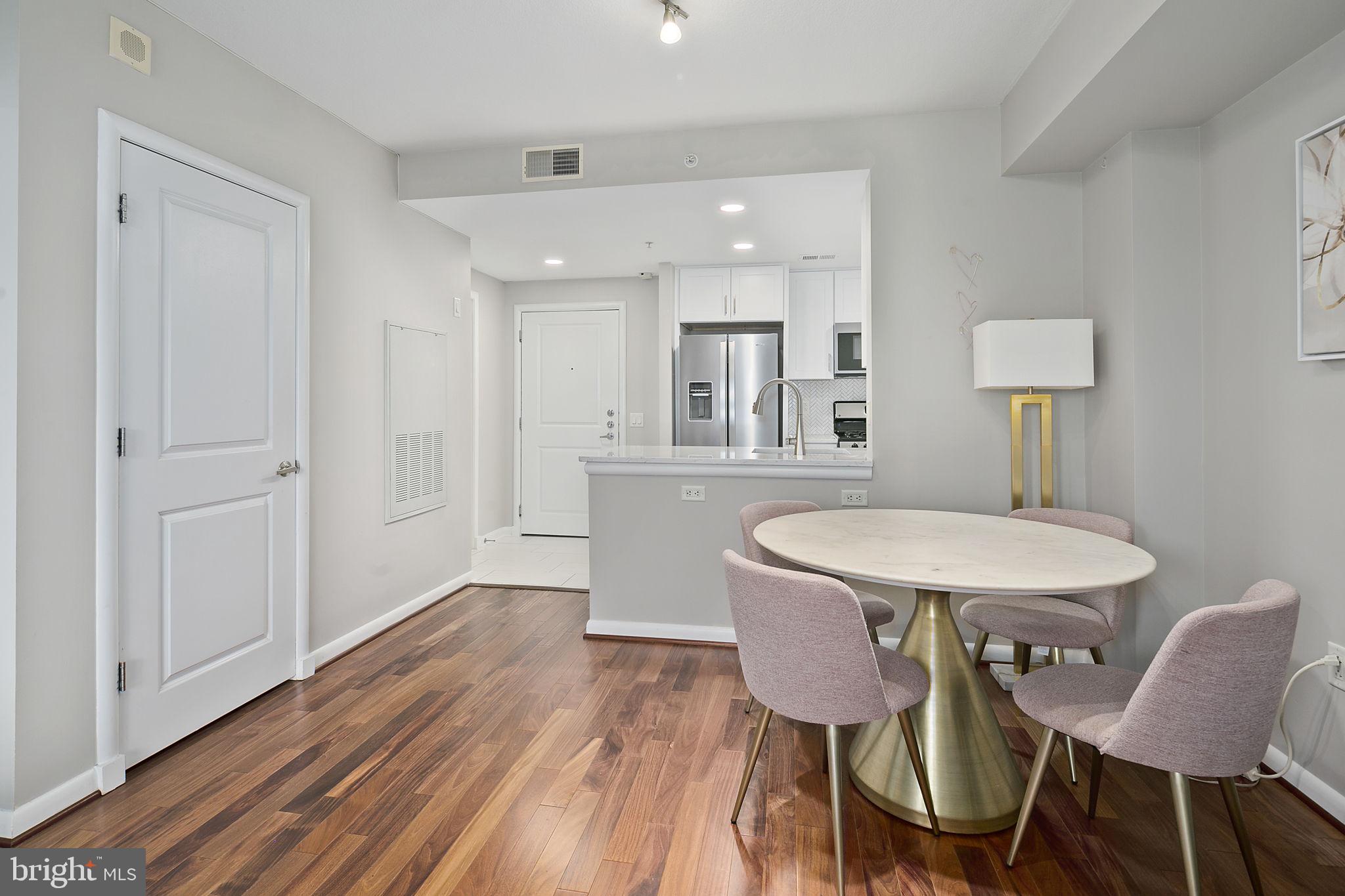 CLARENDON 1021 - Residential