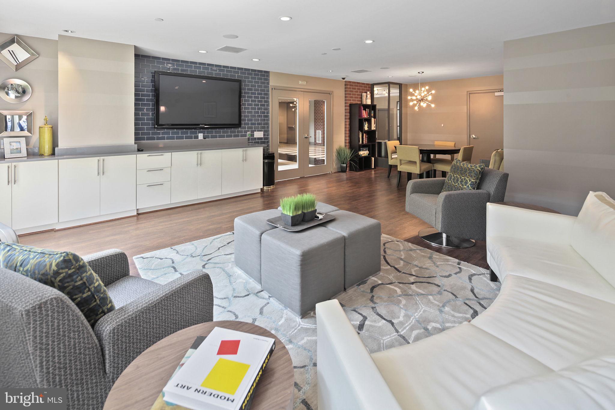 CLARENDON 1021 - Residential