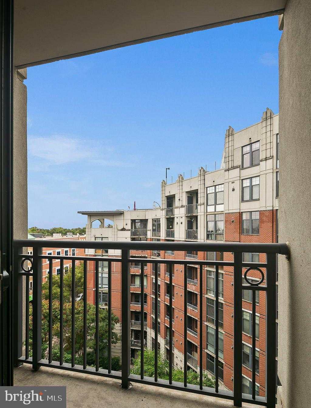 CLARENDON 1021 - Residential