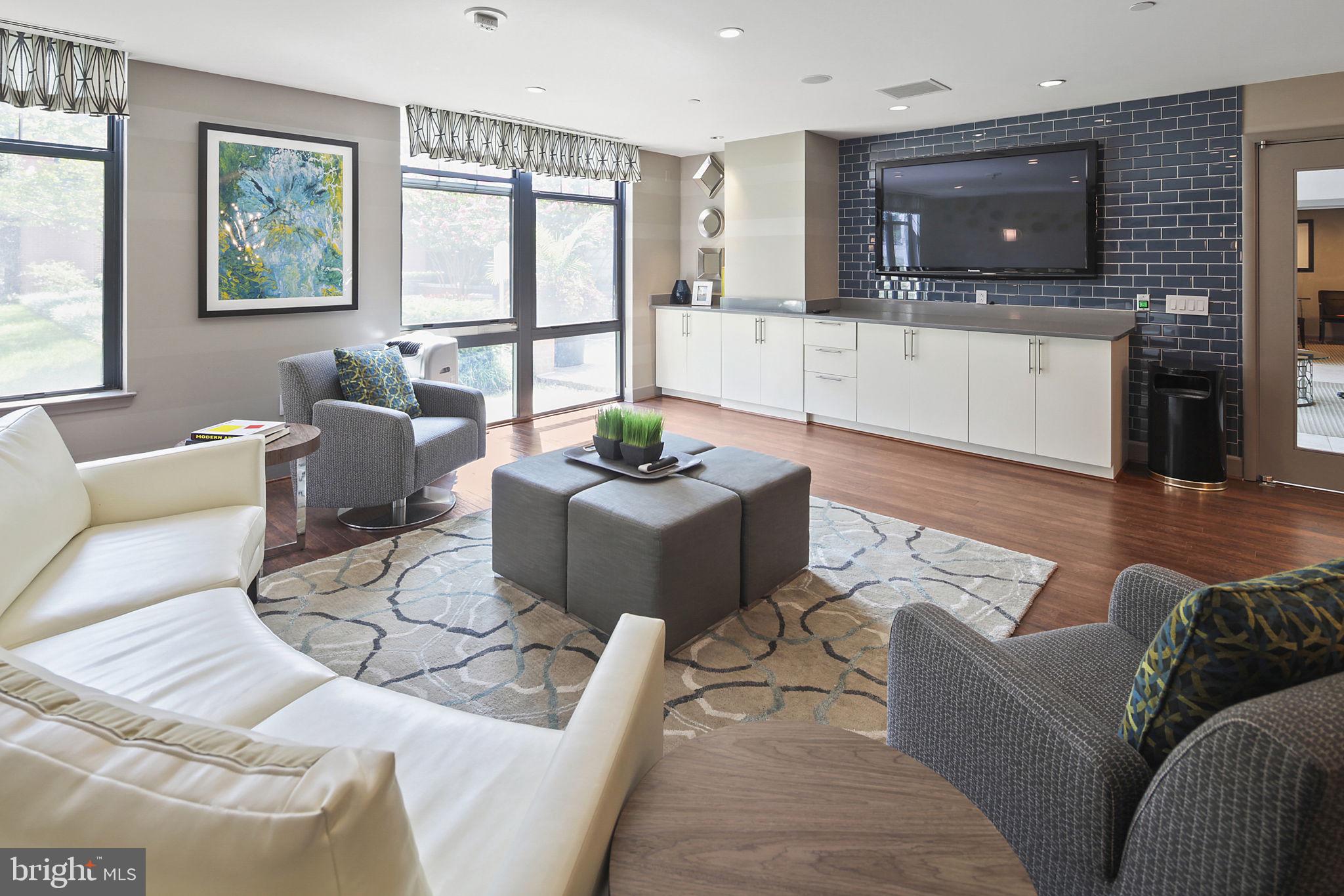 CLARENDON 1021 - Residential