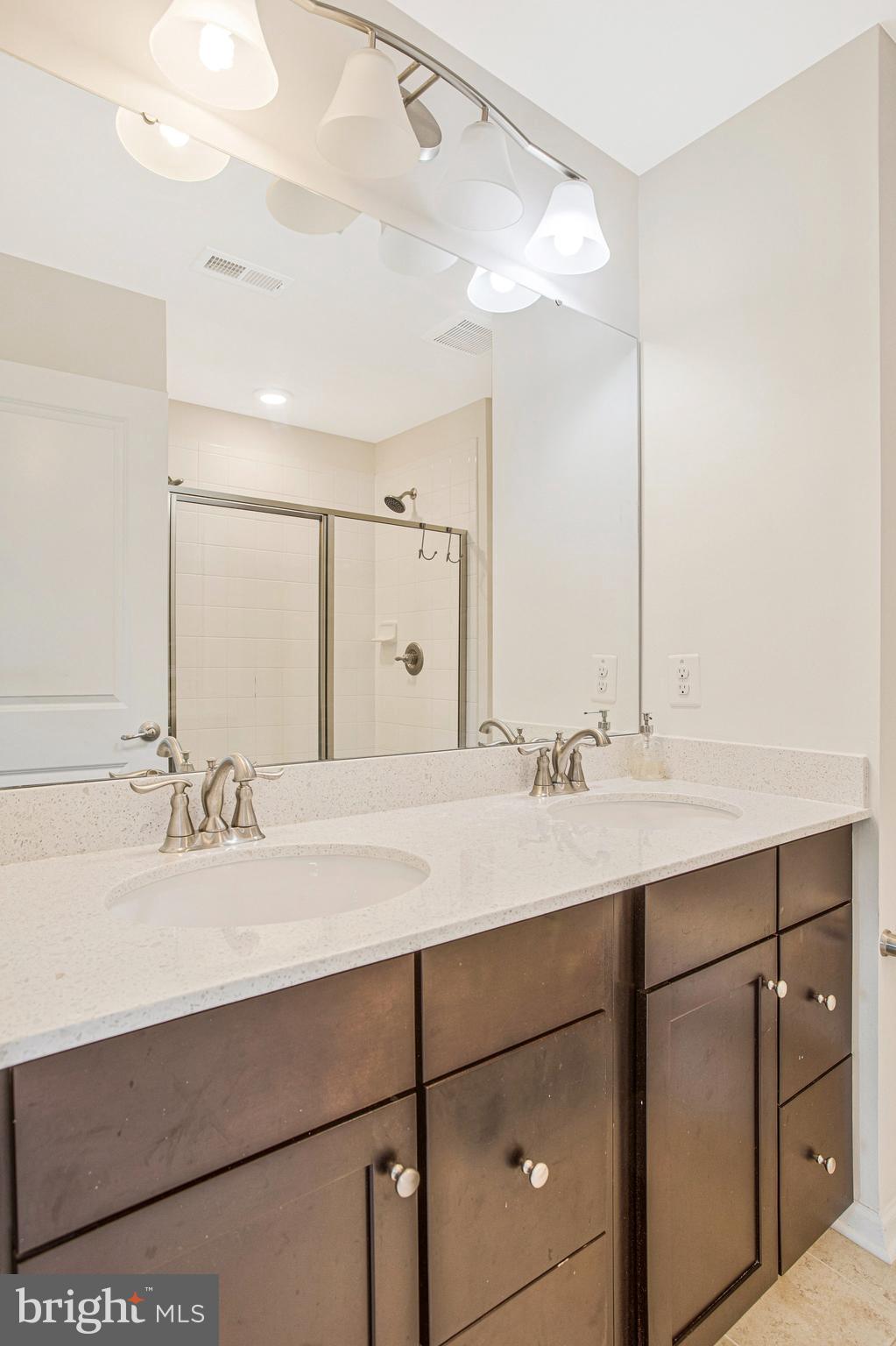 HOWARD SQUARE - Residential