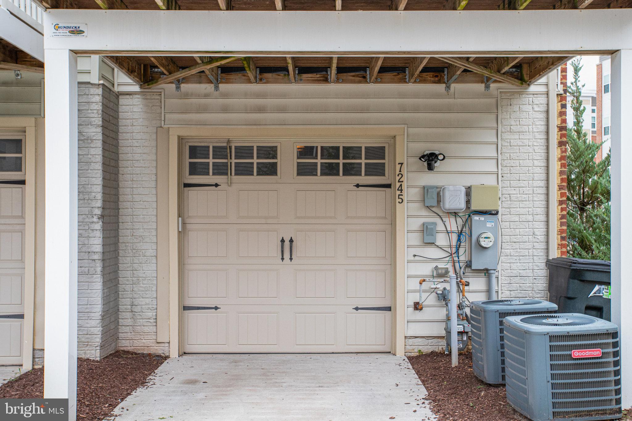 HOWARD SQUARE - Residential