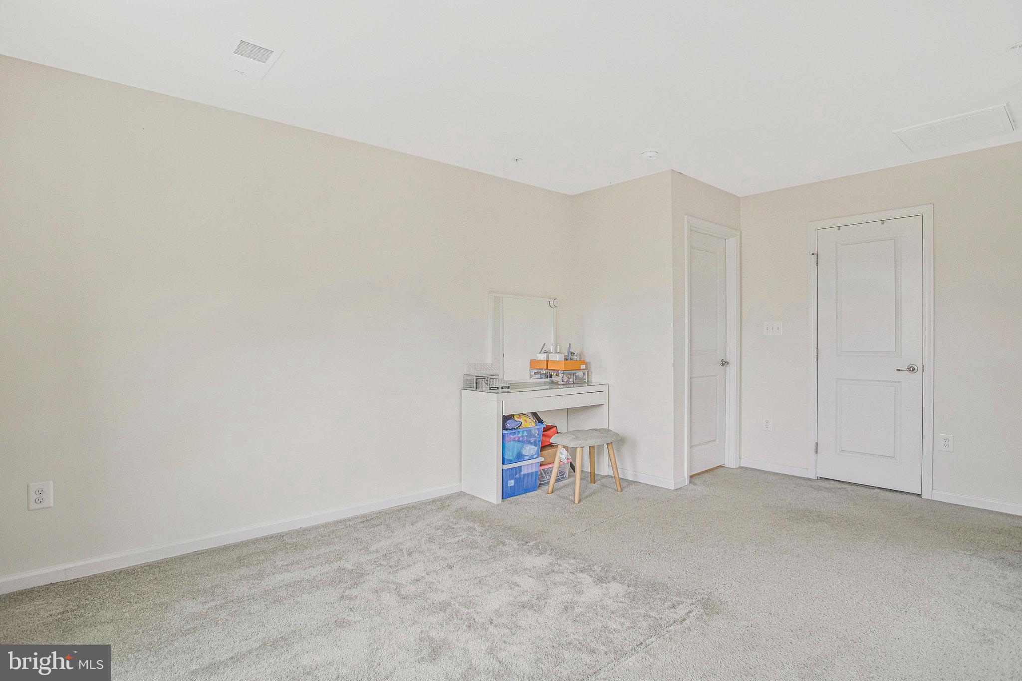 HOWARD SQUARE - Residential