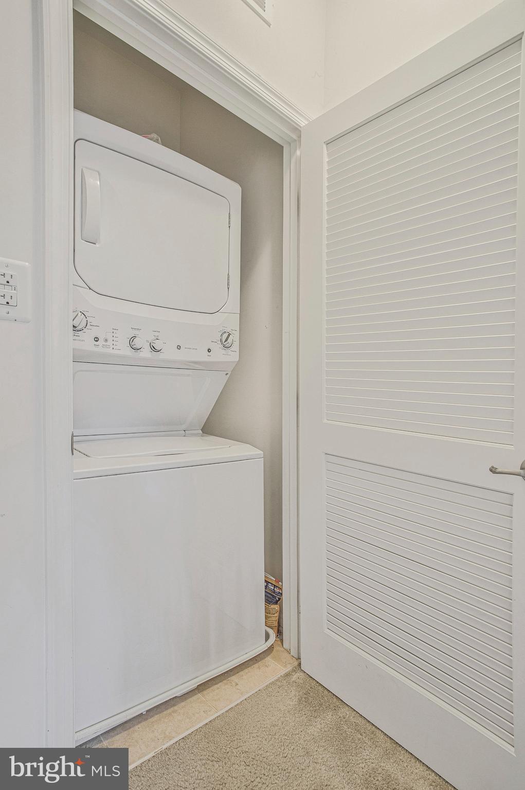 HOWARD SQUARE - Residential