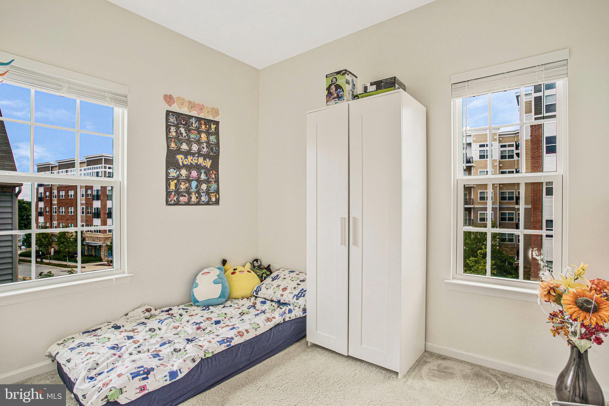 HOWARD SQUARE - Residential