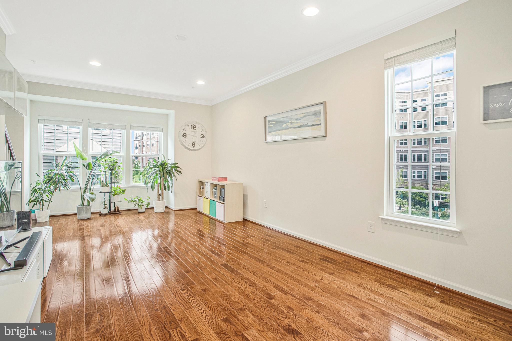 HOWARD SQUARE - Residential