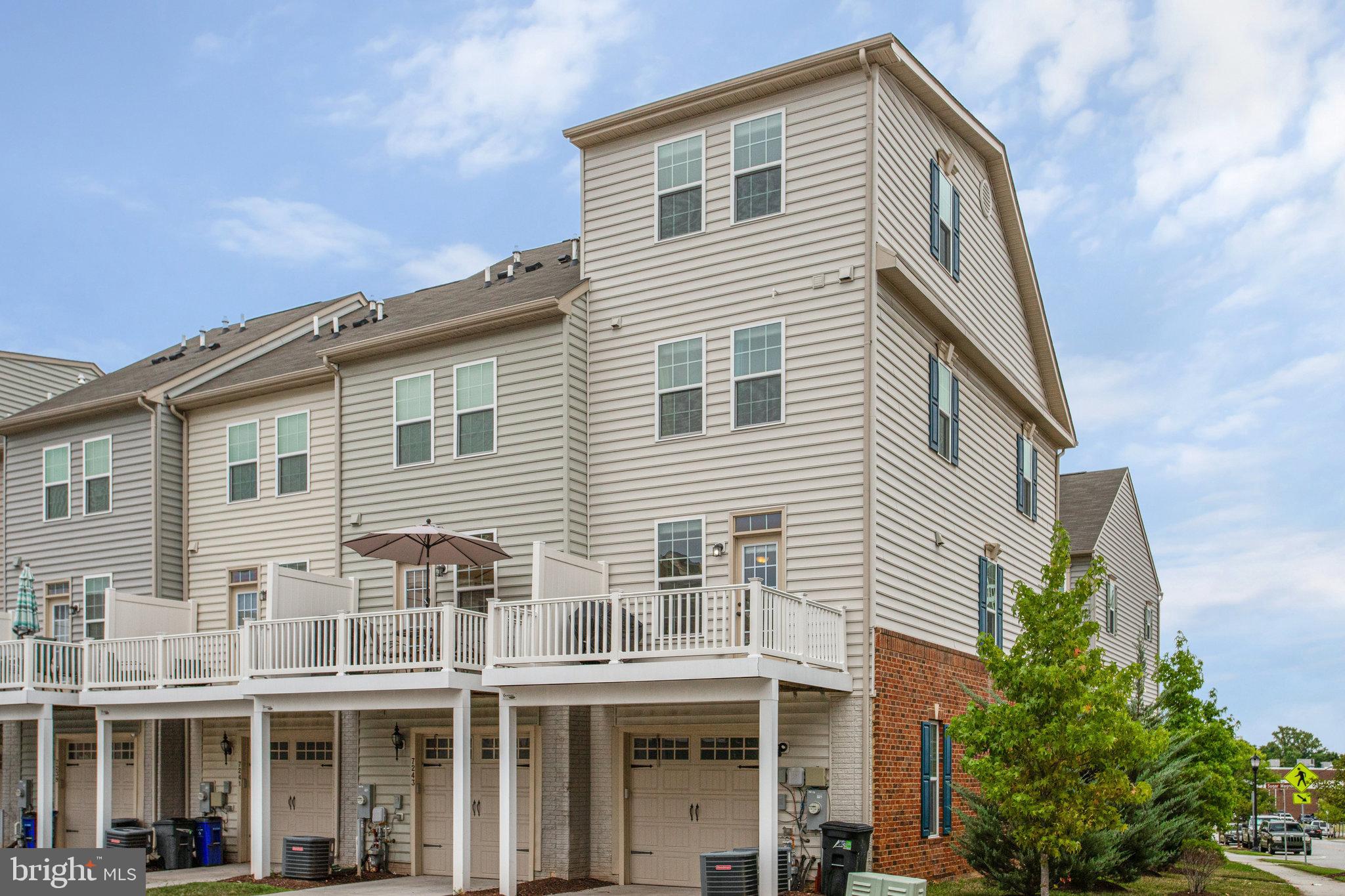 HOWARD SQUARE - Residential