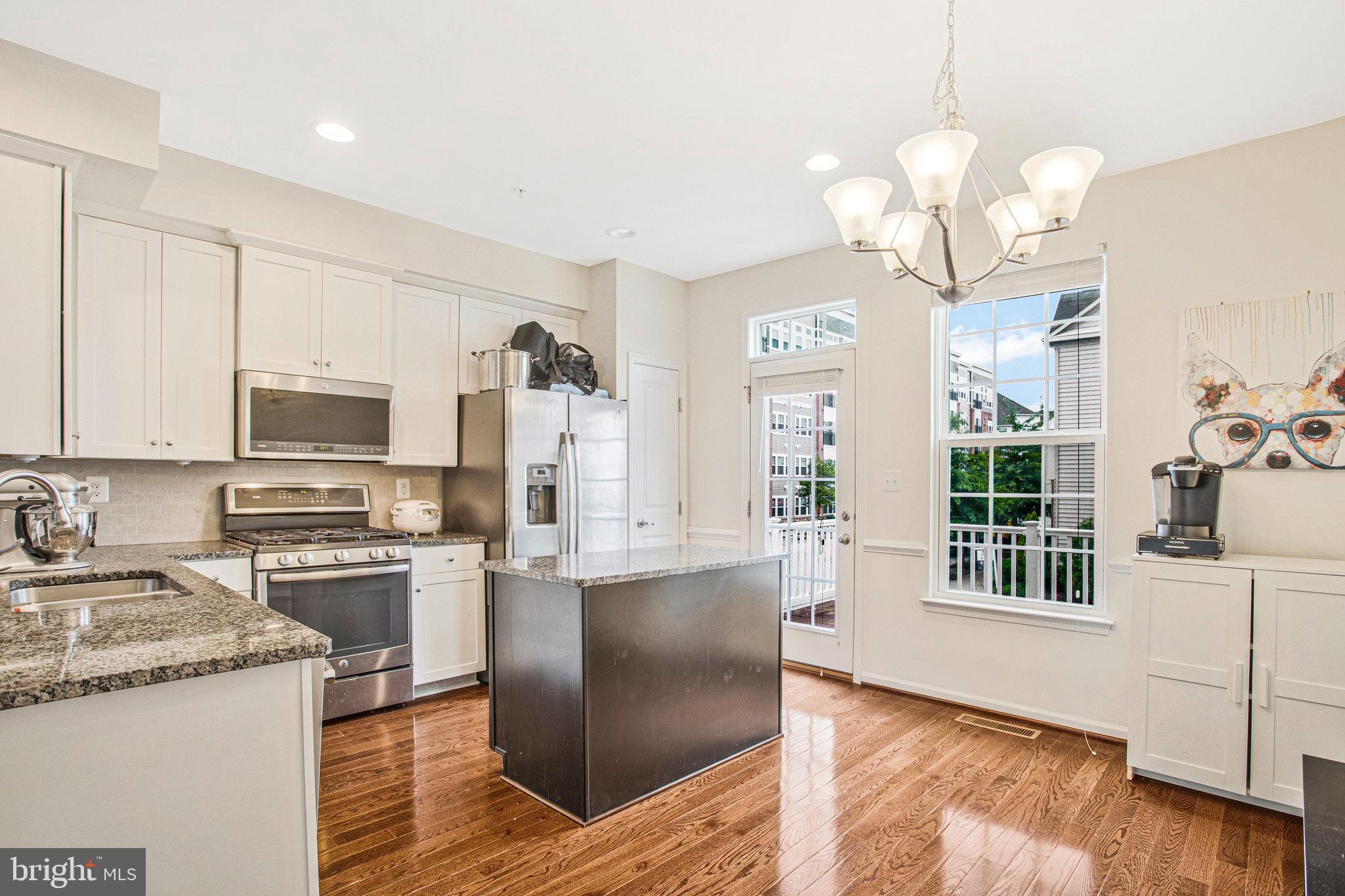 HOWARD SQUARE - Residential