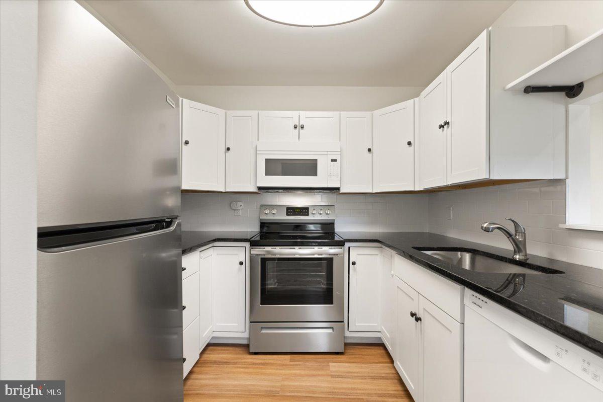 THE MEADOWS - Residential Lease