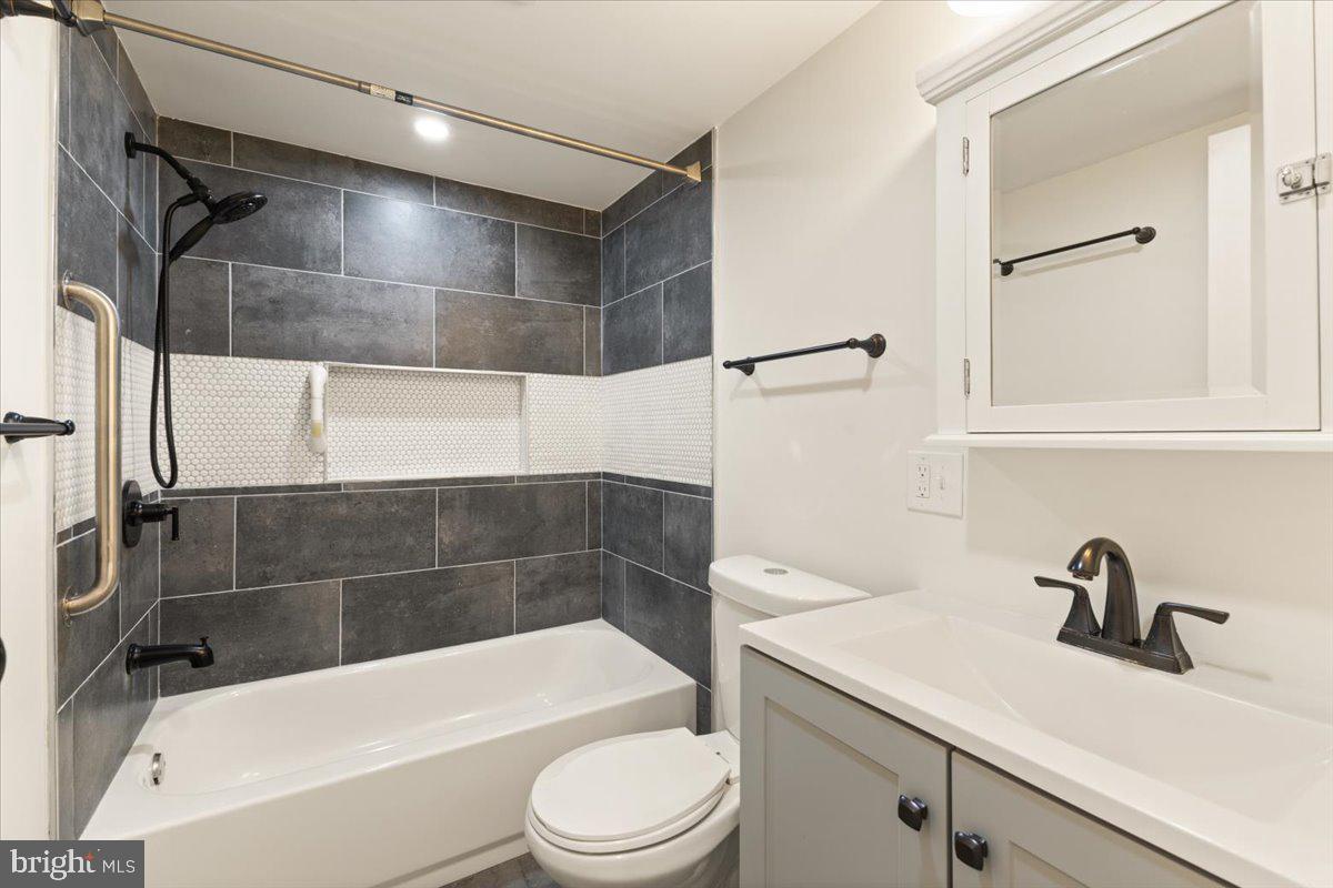 THE MEADOWS - Residential Lease