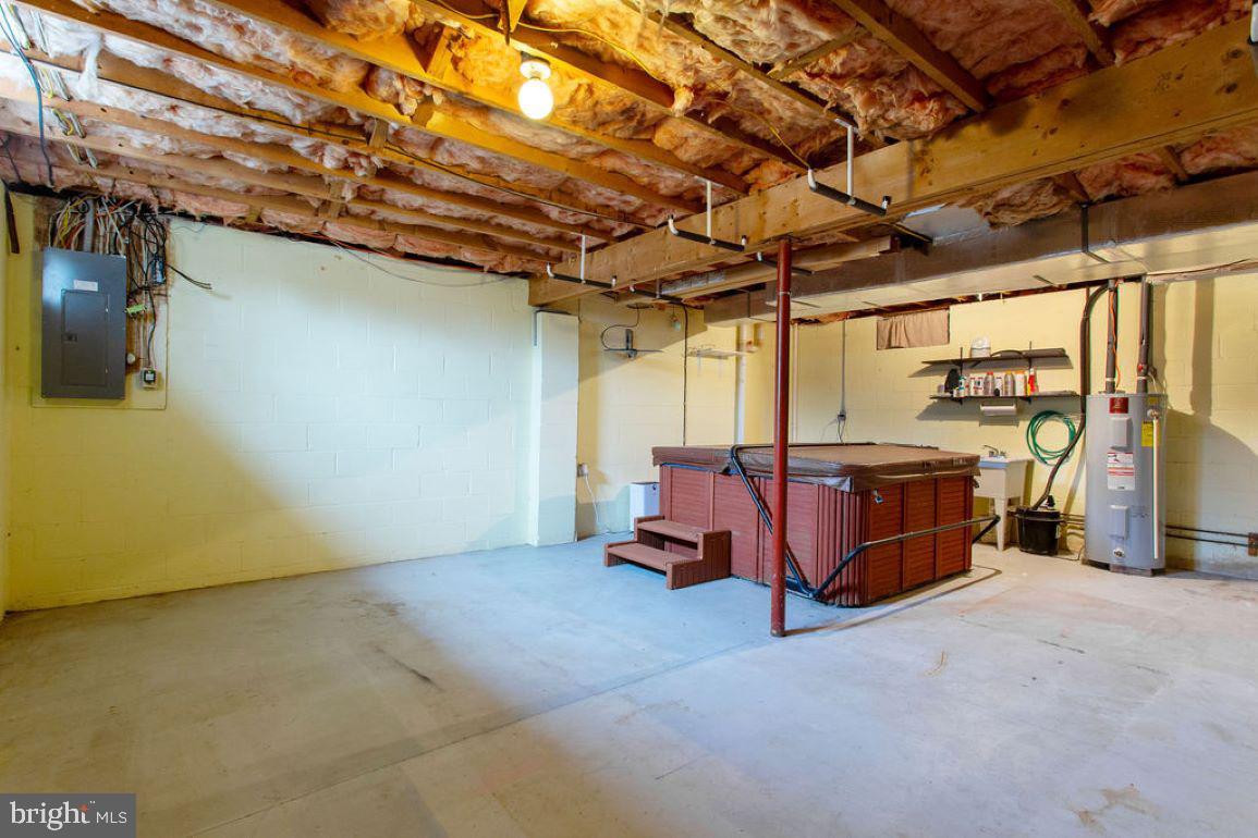 LITTLE KNOLL ESTATES - Residential