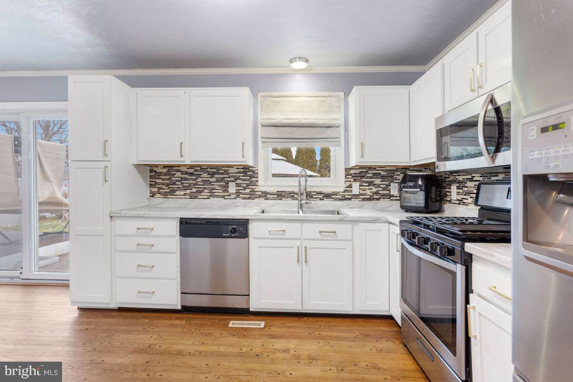 LITTLE KNOLL ESTATES - Residential