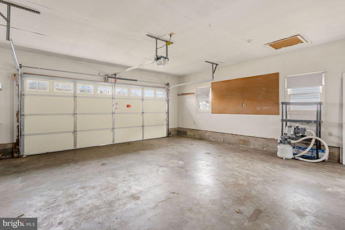 LITTLE KNOLL ESTATES - Residential