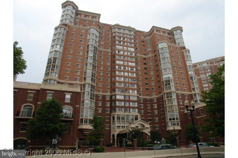 CARLYLE TOWERS - Residential Lease