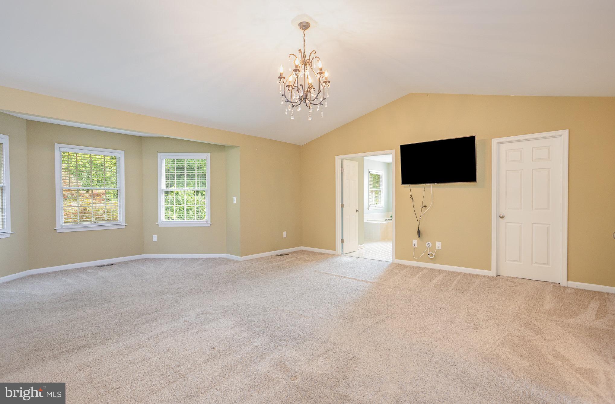 HUNTERS RUN - Residential