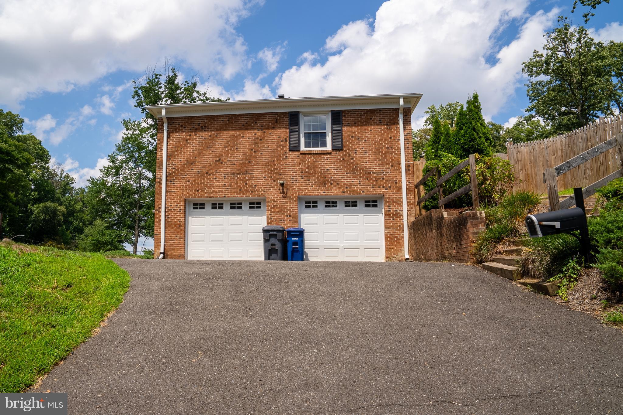 5012 LARNO DRIVE