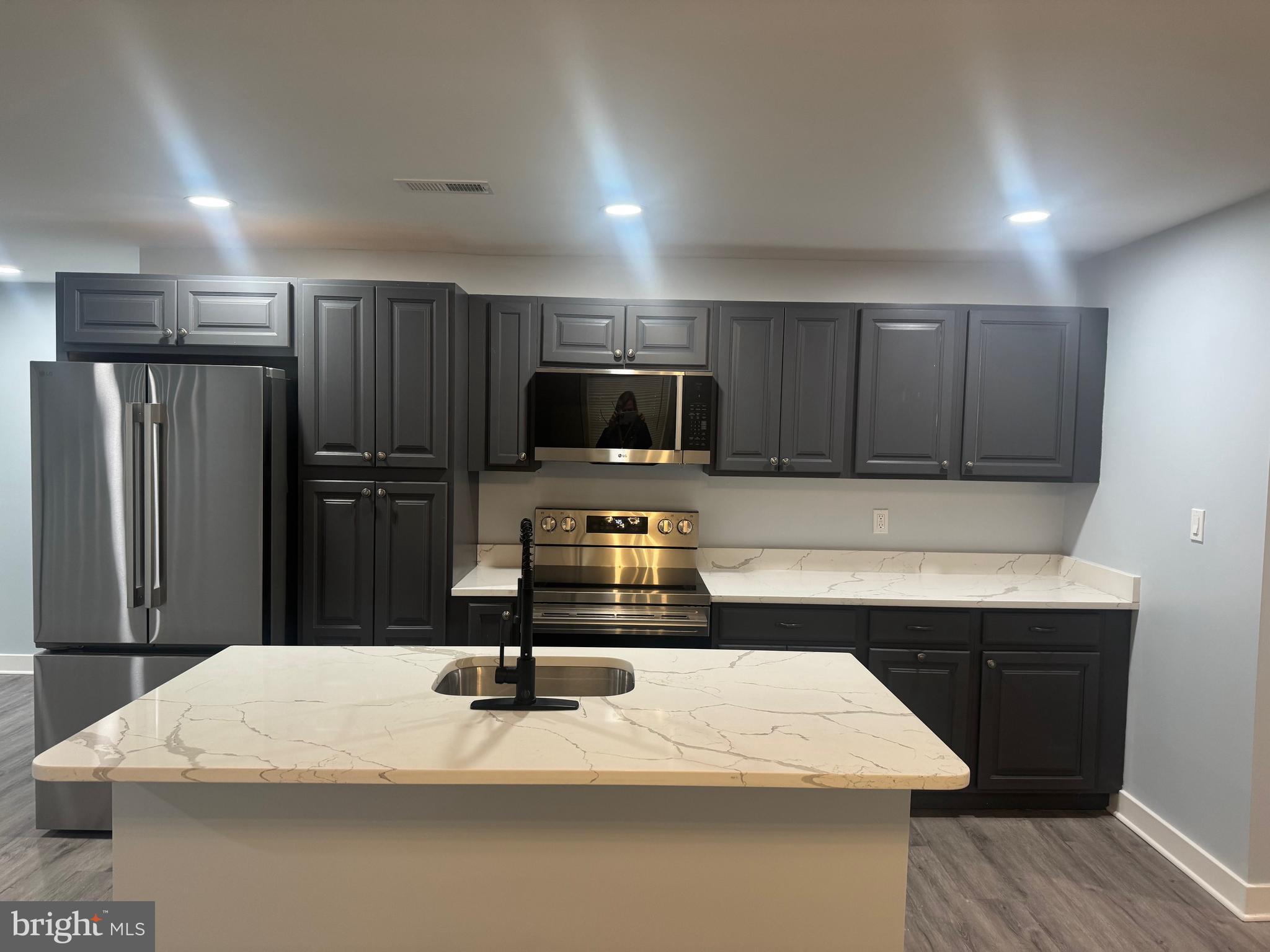 997 FLEMINGS LANDING ROAD